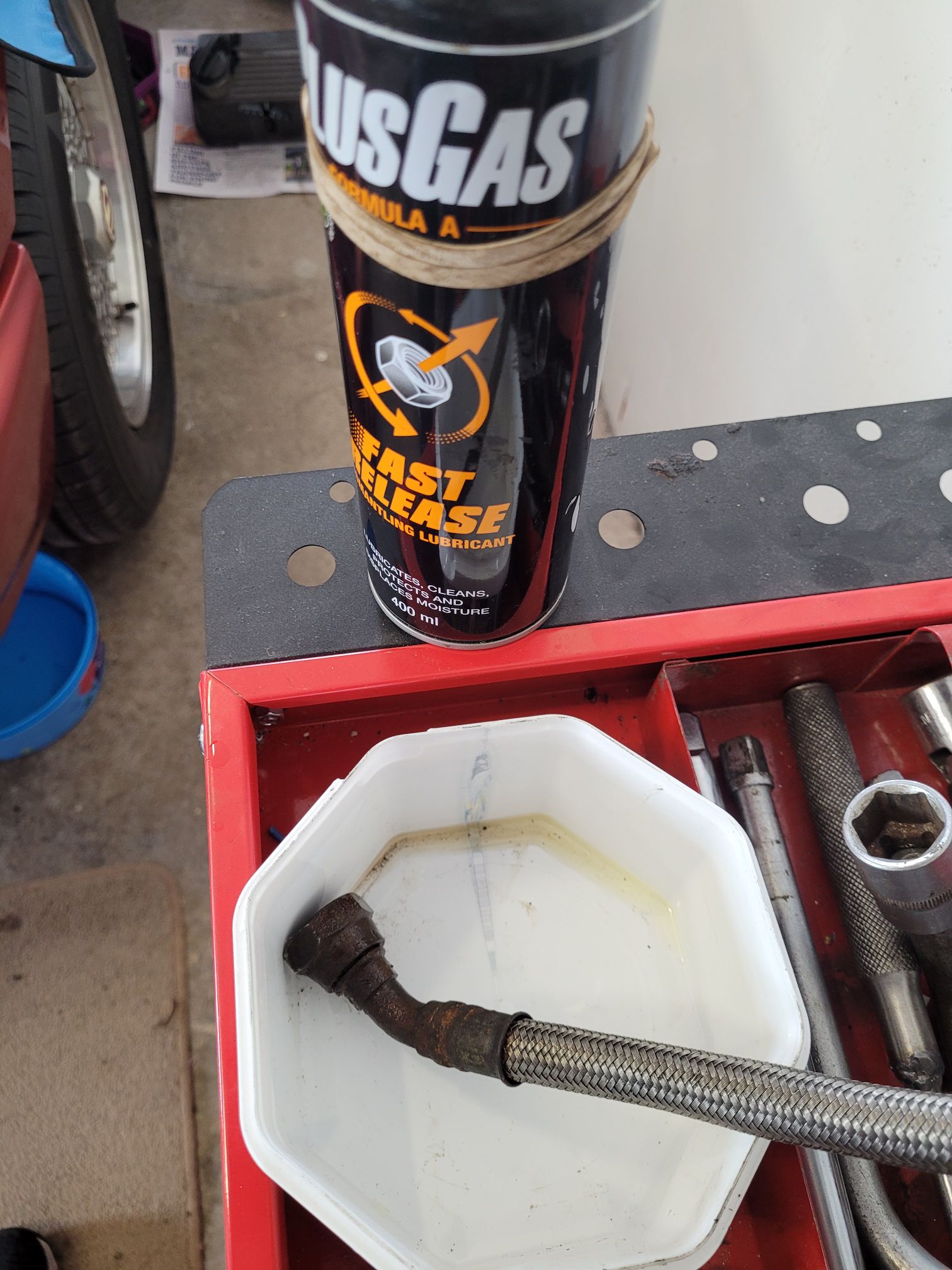 Seized oil pipe union – MG RV8 info news and reviews